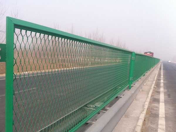 鋼格板廠安全生產(chǎn)責(zé)任制度建設(shè)