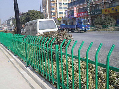 護欄網在城市廣場景觀中的多功能設計